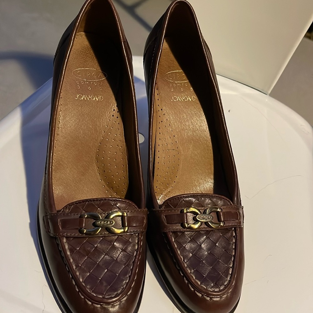 Circa Joan & David with Horsebit Buckle Size 6 M
